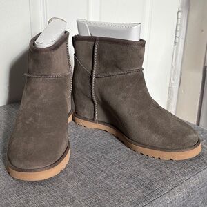 BRAND NEW UGG Slate Gray Wedge Ankle boots - Size 7